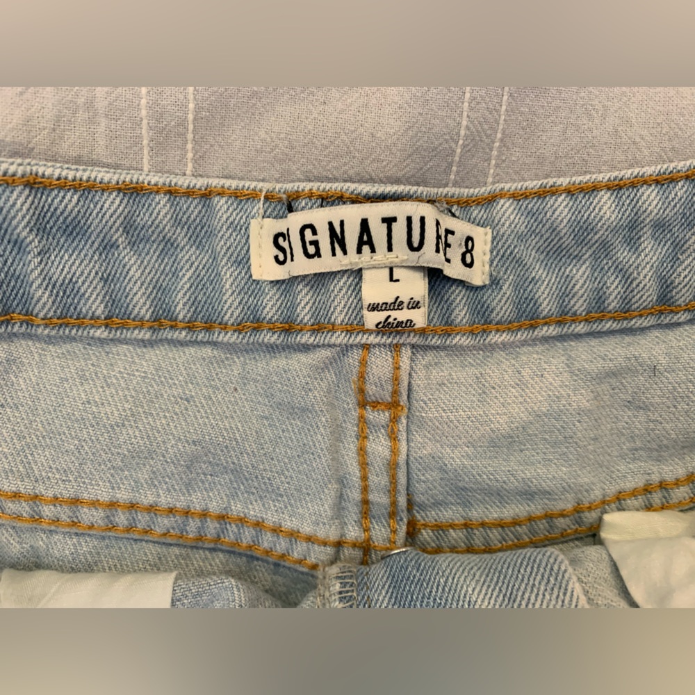 Signature 8 Light Denim Shorts - Picture 2 of 3
